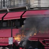 Un auvent de La Rotonde a pris feu après le jet d'un cocktail Molotiv.
